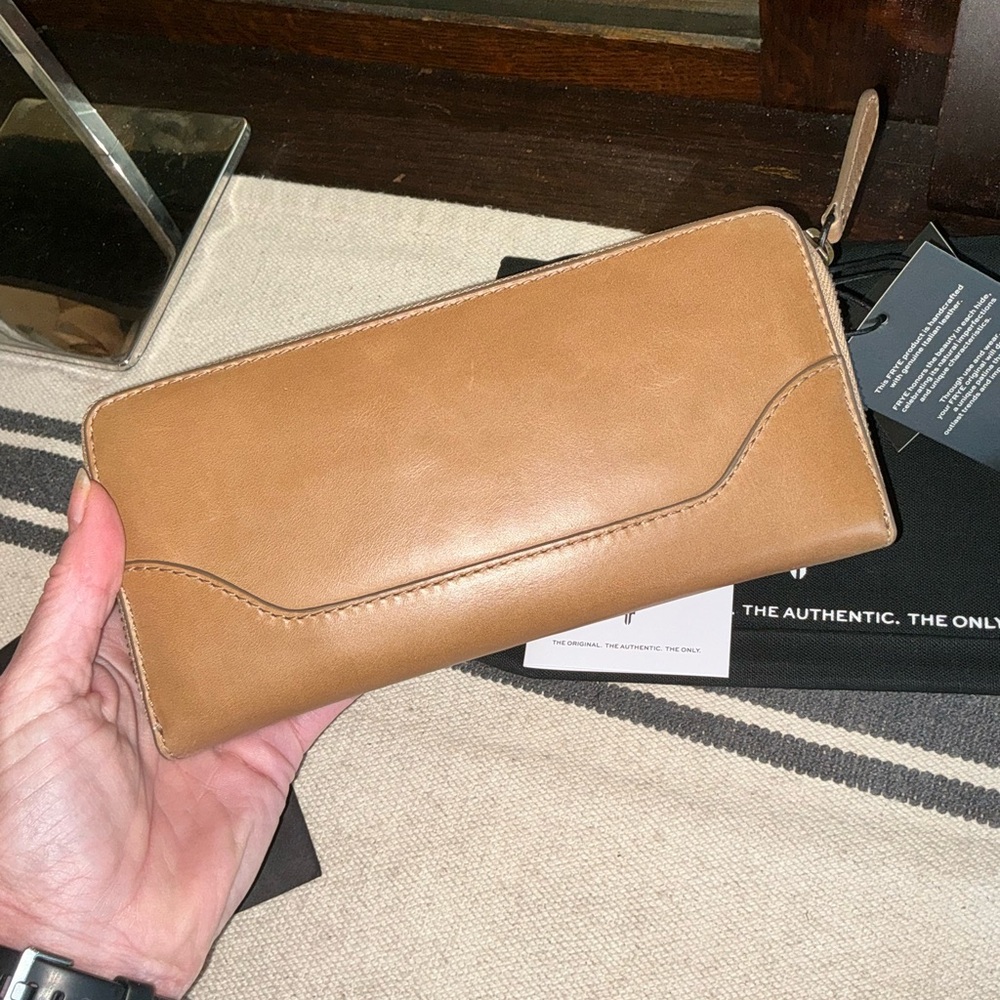 NWT Frye Leather Melissa Zip Around Wallet Beige Brown Retail $158 - Picture 7 of 13